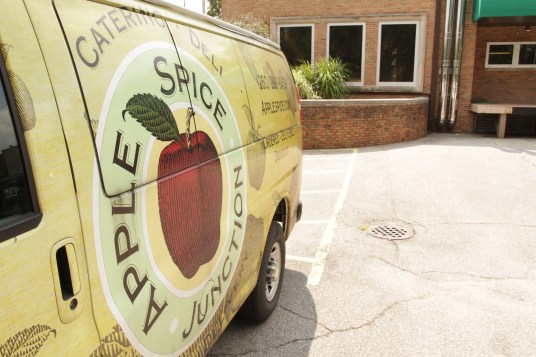 Apple Spice Junction | 1909 Carew Street | Fort Wayne, Indiana 46805 | 260-969-8450 | applespice.com/location/fort-wayne-indiana 