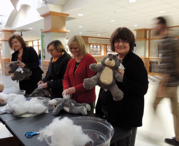 There are a variety of animals to choose from, including brown bears, koalas, and pandas.